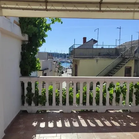 Apartment By The Sea - 23858